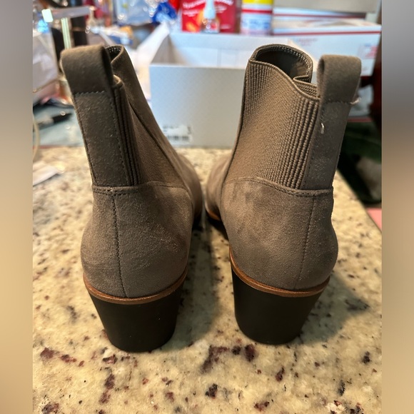 Last One! NEW Grey Lauren Blakwell Ankle Boot - Picture 3 of 9